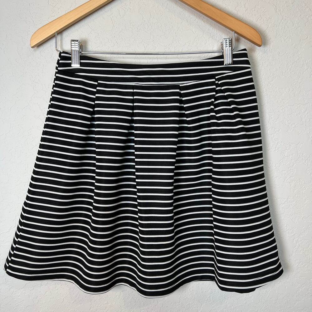 Blue Rain Women's Black and White Stripe Pleated Mini Skirt Size L NEW‎